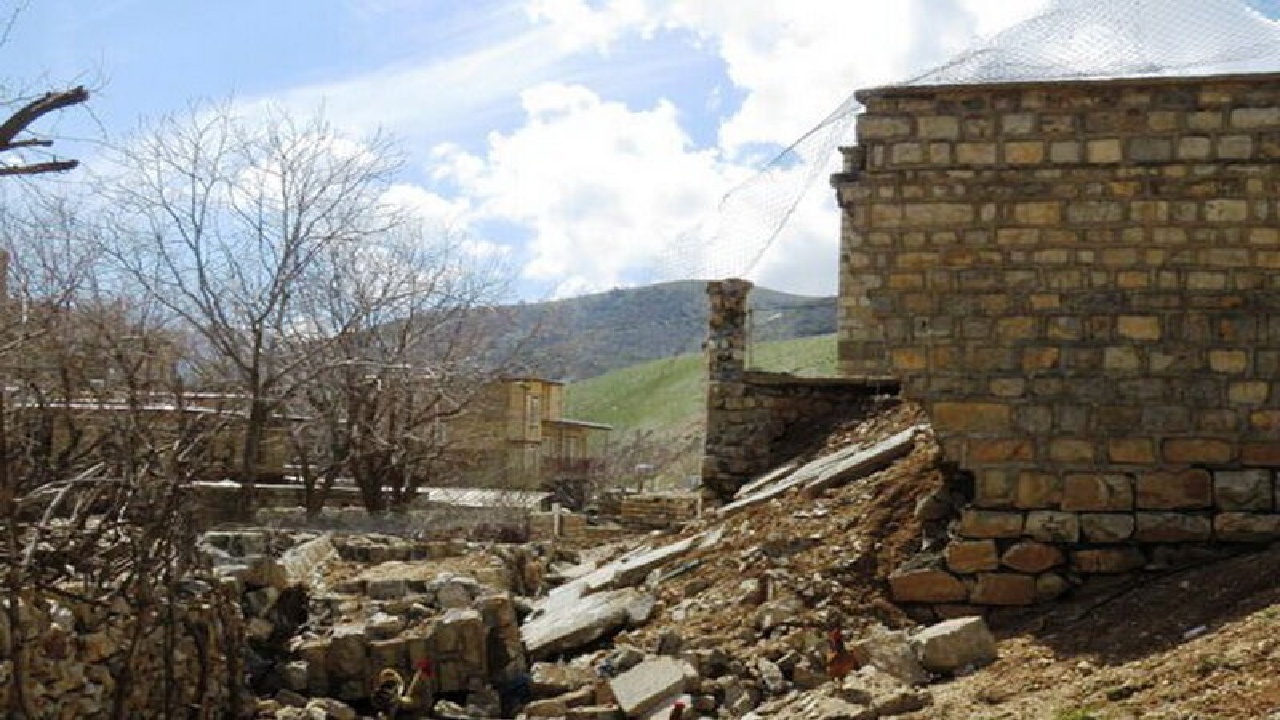 ریزش دیوار در روستای قوزلوجه مهاباد یک کشته و سه زخمی برجای گذاشت