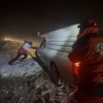 رهایی ۲۴۰ نفر از چنگال برف و یخبندان در محور تکاب دندی