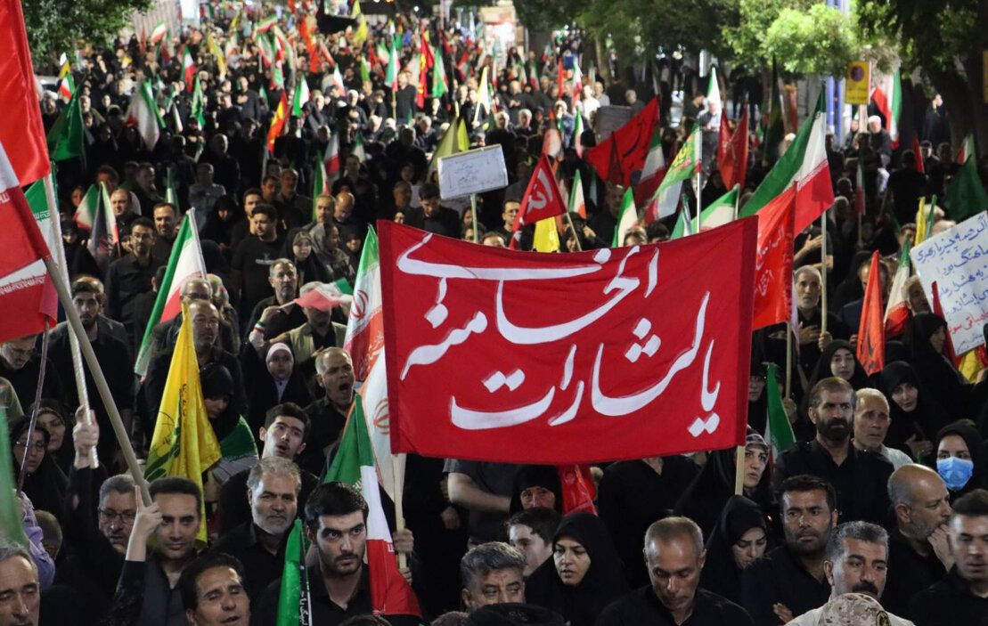 مردم انقلابی ارومیه با تجمع پرشور در شب هشتم محرم بار دیگر حماسه عاشورایی خود را در حمایت از رهبری تکرار کردند